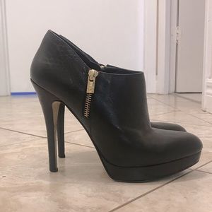 Michael Kors Ankle bootie with gold zip detail